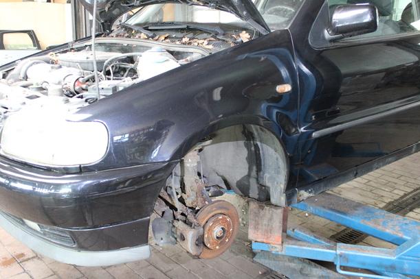 Foto: KOTFLÜGEL LINKS ( BIS 1999 ) eines VW Polo 60 Cup