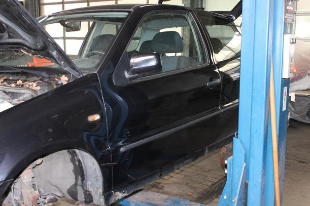 Foto: TÜR VORN LINKS ( 2/3 TÜRER / BIS 1999 ) eines VW Polo 60 Cup
