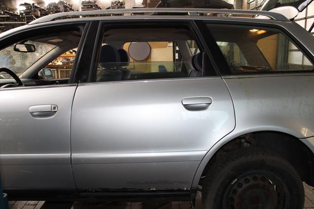 Foto: TÜR HINTEN LINKS ( AVANT / FACELIFT AB 1999 ) eines Audi A4 Avant 2.5 TDI quattro Cup