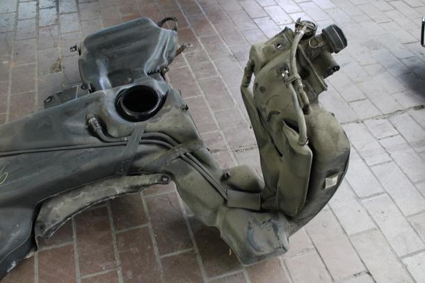 Foto: KRAFTSTOFFTANK ( AVANT / DIESEL ) eines Audi A4 Avant 2.5 TDI quattro Cup