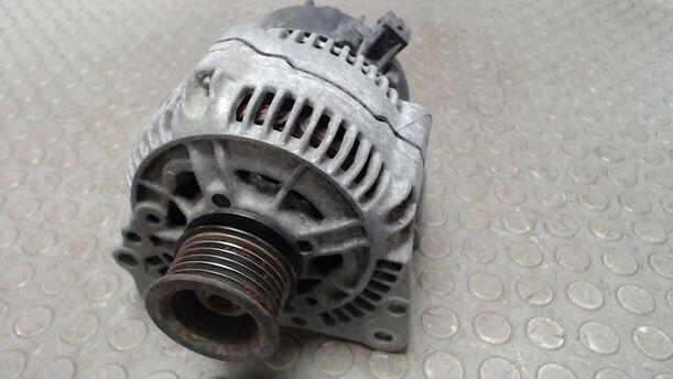 Foto: LICHTMASCHINE ( 90A ) BOSCH eines VW Polo 60 Cup
