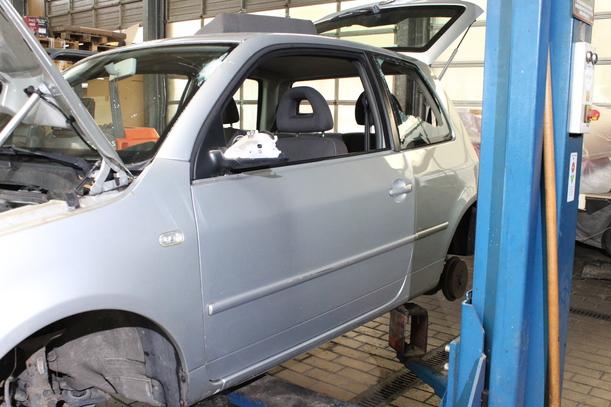 Foto: TÜR LINKS ( MANUELLER FENSTERHEBER ) eines VW Lupo 1.0 Cup