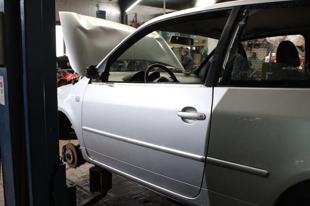 Foto: TÜR LINKS ( MANUELLER FENSTERHEBER ) eines VW Lupo 1.0 Cup