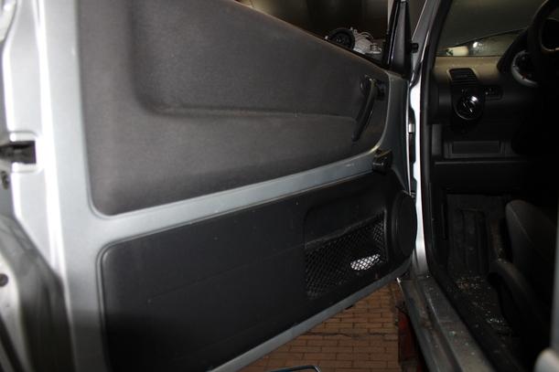 Foto: TÜR LINKS ( MANUELLER FENSTERHEBER ) eines VW Lupo 1.0 Cup
