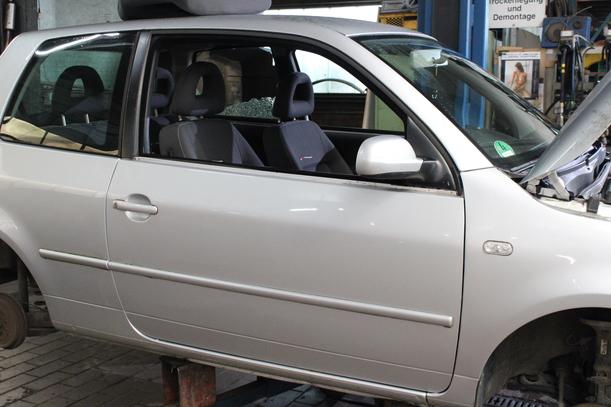Foto: TÜR RECHTS ( MANUELLER FENSTERHEBER ) eines VW Lupo 1.0 Cup