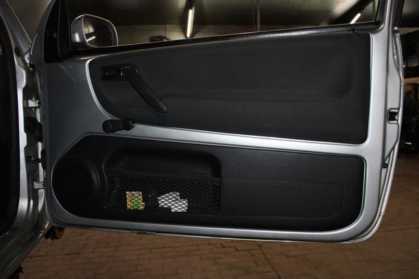 Foto: TÜR RECHTS ( MANUELLER FENSTERHEBER ) eines VW Lupo 1.0 Cup
