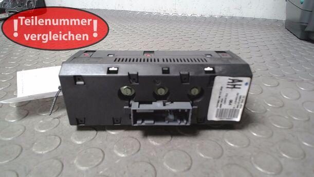 Foto: INFORMATIONSDISPLAY ( ENTHEIRATET ) eines Opel Meriva 1.6 16V Cup