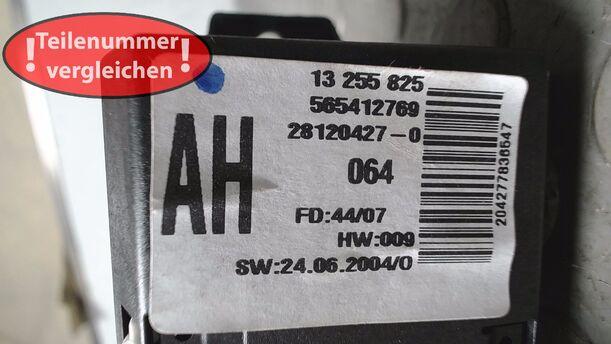 Foto: INFORMATIONSDISPLAY ( ENTHEIRATET ) eines Opel Meriva 1.6 16V Cup
