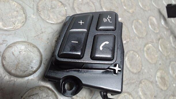Foto: SIGNALTASTE / SCHALTERTASTE / MULTIFUNKTIONSSCHALTER eines BMW 320i Cup