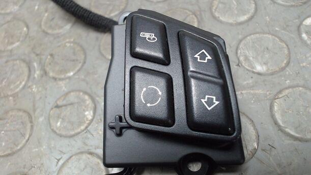 Foto: SIGNALTASTE / SCHALTERTASTE / MULTIFUNKTIONSSCHALTER eines BMW 320i Cup