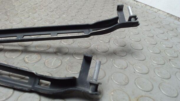 Foto: SCHEIBENWISCHERARME VORN eines BMW 320i Cup
