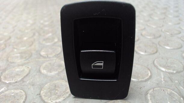 Foto: FENSTERHEBERSCHALTER eines BMW 320i Cup