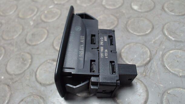 Foto: FENSTERHEBERSCHALTER eines BMW 320i Cup