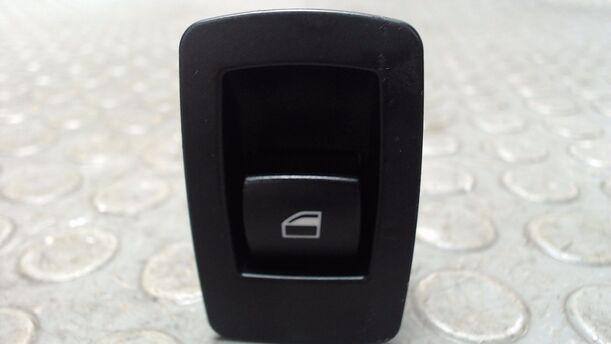 Foto: FENSTERHEBERSCHALTER eines BMW 320i Cup
