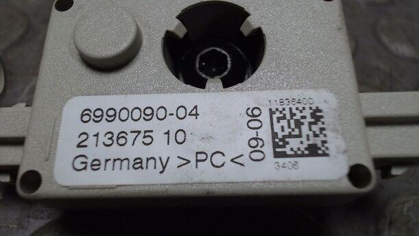 Foto: ANTENNENVERSTÄRKER / SPERRKREIS eines BMW 320i Cup
