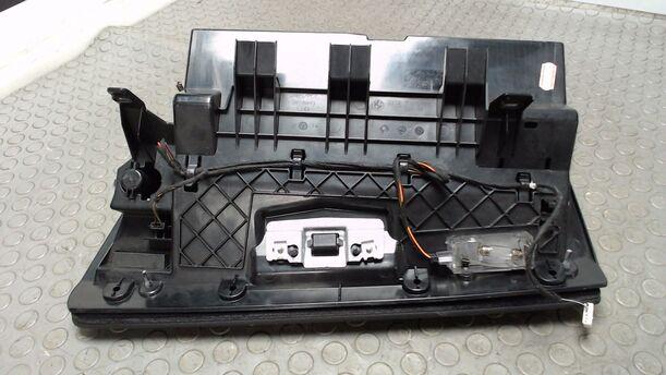 Foto: HANDSCHUHFACH ( SCHWARZ ) eines BMW 320i Cup