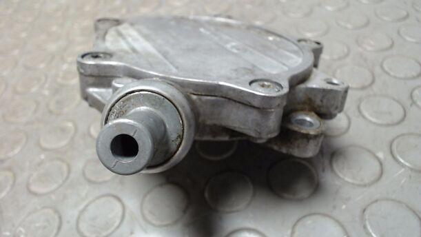 Foto: VAKUUMPUMPE / UNTERDRUCKPUMPE ( LUK ) eines BMW 320i Cup