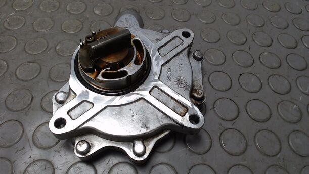 Foto: VAKUUMPUMPE / UNTERDRUCKPUMPE ( LUK ) eines BMW 320i Cup