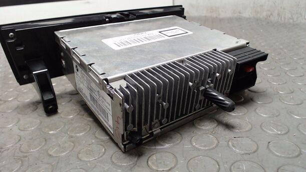 Foto: RADIO ( BUSINESS CD ) eines BMW 320i Cup