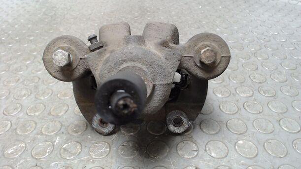 Foto: BREMSSATTEL HINTEN LINKS eines BMW 320i Cup