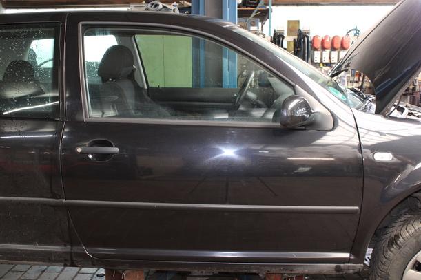 Foto: TÜR VORN RECHTS (2/3-TÜRER) eines VW Golf 1.4 Aktion Cup