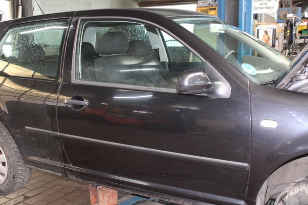 Foto: TÜR VORN RECHTS (2/3-TÜRER) eines VW Golf 1.4 Aktion Cup