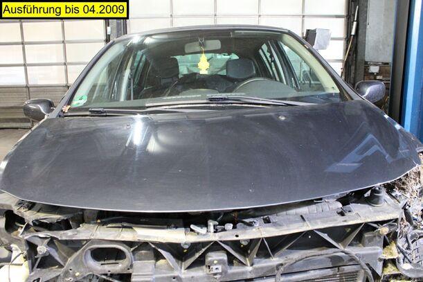 Foto: MOTORHAUBE eines Renault Clio 1.6 16V Cup