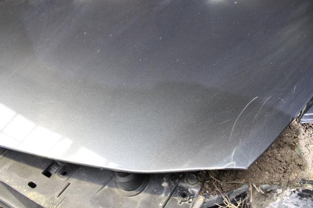Foto: MOTORHAUBE eines Renault Clio 1.6 16V Cup