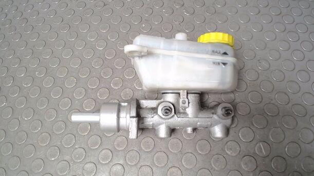 Foto: HAUPTBREMSZYLINDER ( BOSCH 20 ) eines VW Fox 1.2 Cup