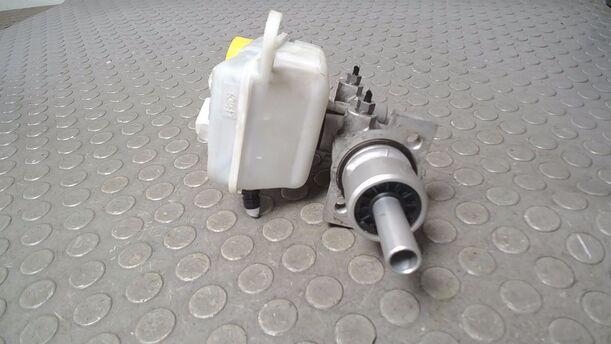 Foto: HAUPTBREMSZYLINDER ( BOSCH 20 ) eines VW Fox 1.2 Cup