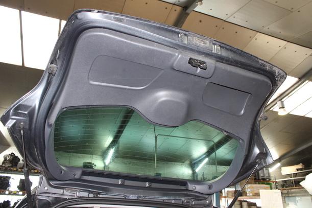 Foto: HECKKLAPPE ( MIT SPOILER ) eines Renault Clio 1.6 16V Cup