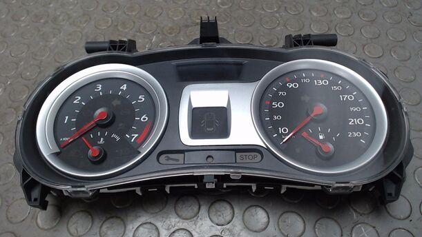 Foto: TACHOEINHEIT / KOMBIINSTRUMENT eines Renault Clio 1.6 16V Cup