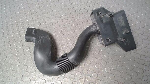 Foto: LUFTFÜHRUNG/ ANSAUGROHR eines VW Fox 1.2 Cup