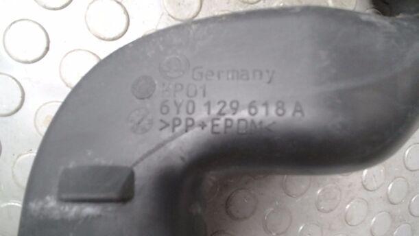 Foto: LUFTFÜHRUNG/ ANSAUGROHR eines VW Fox 1.2 Cup