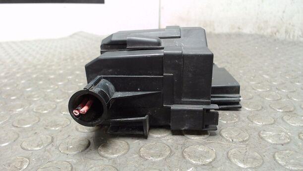 Foto: SICHERUNGSKASTEN BATTERIE eines Renault Clio 1.6 16V