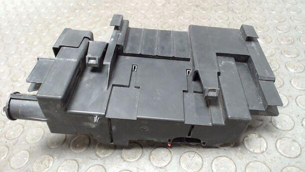 Foto: SICHERUNGSKASTEN BATTERIE eines Renault Clio 1.6 16V