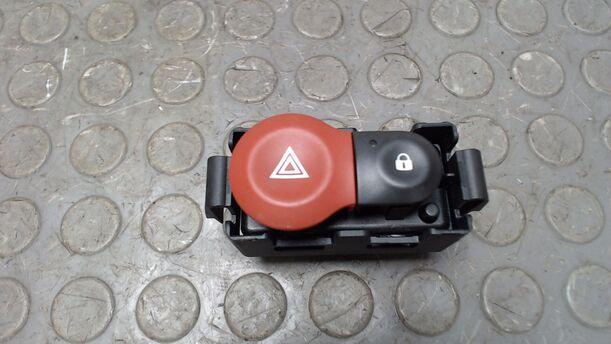 Foto: WARNBLINKSCHALTER eines Renault Clio 1.6 16V