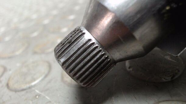 Foto: LENKSÄULE / LENKSPINDEL ELEKTRISCH eines Renault Clio 1.6 16V
