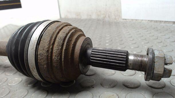Foto: ANTRIEBSWELLE VORN LINKS eines Renault Clio 1.6 16V