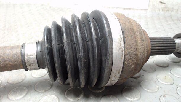 Foto: ANTRIEBSWELLE VORN LINKS eines Renault Clio 1.6 16V