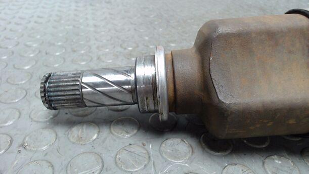Foto: ANTRIEBSWELLE VORN LINKS eines Renault Clio 1.6 16V
