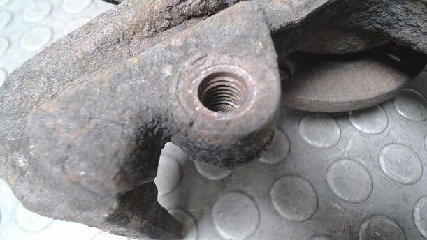 Foto: ACHSSCHENKEL VORN RECHTS ( ABS ) eines VW Fox 1.2