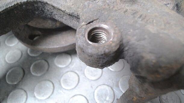 Foto: ACHSSCHENKEL VORN RECHTS ( ABS ) eines VW Fox 1.2