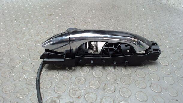 Foto: TÜRGRIFF AUSSEN HINTEN LINKS eines Mercedes-Benz ML 280 CDI 4Matic 7G-TRONIC DPF