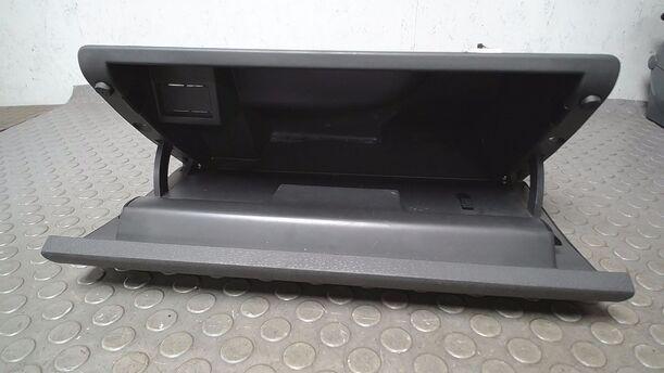 Foto: HANDSCHUHFACH eines VW Fox 1.2
