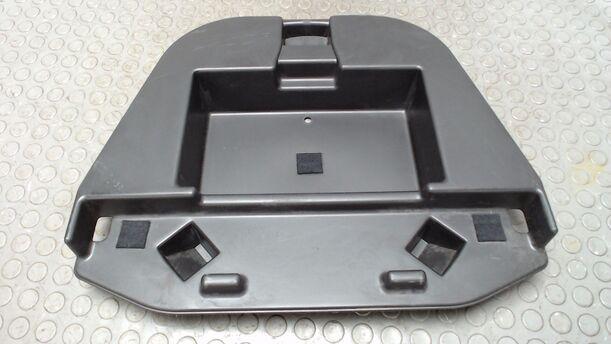 Foto: RESERVERRADABDECKUNG / BORDWERKZEUGHALTER eines VW Lupo 1.0