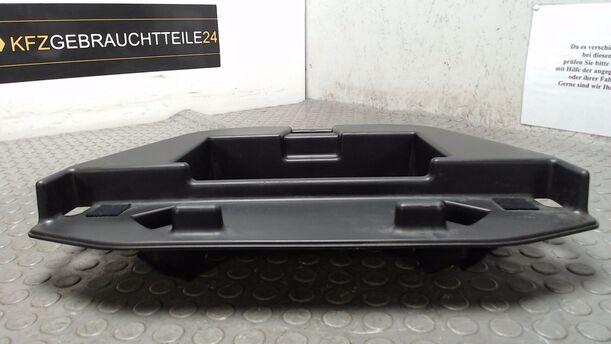 Foto: RESERVERRADABDECKUNG / BORDWERKZEUGHALTER eines VW Lupo 1.0