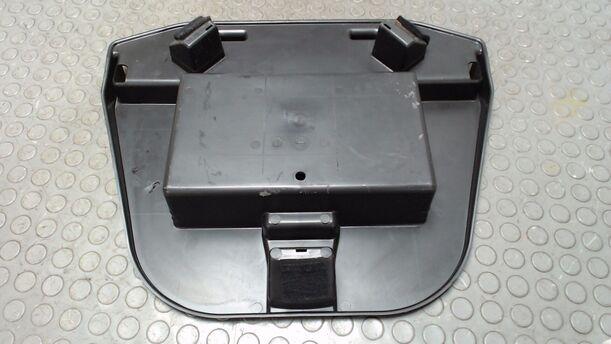 Foto: RESERVERRADABDECKUNG / BORDWERKZEUGHALTER eines VW Lupo 1.0