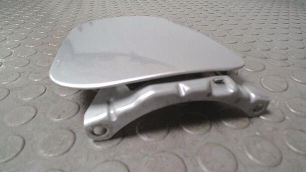 Foto: TANKKLAPPE/ TANKDECKEL ( AVANT ) eines Audi A4 Avant 2.5 TDI quattro
