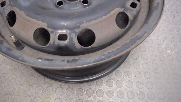 Foto: STAHLFELGE 6X15 ET43 eines VW Polo 1.4